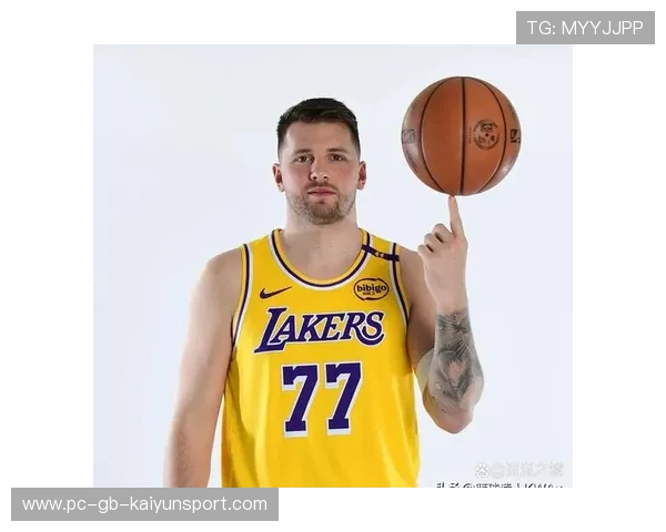 东契奇中路突破轻松得手，独行侠稳住进攻