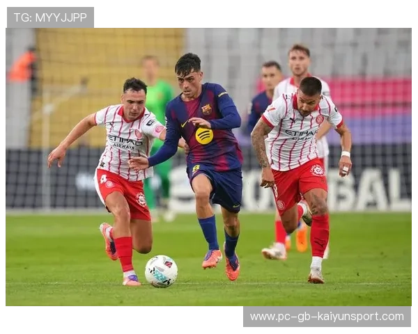 巴萨中前场连续渗透,佩德里直塞穿透三人防守